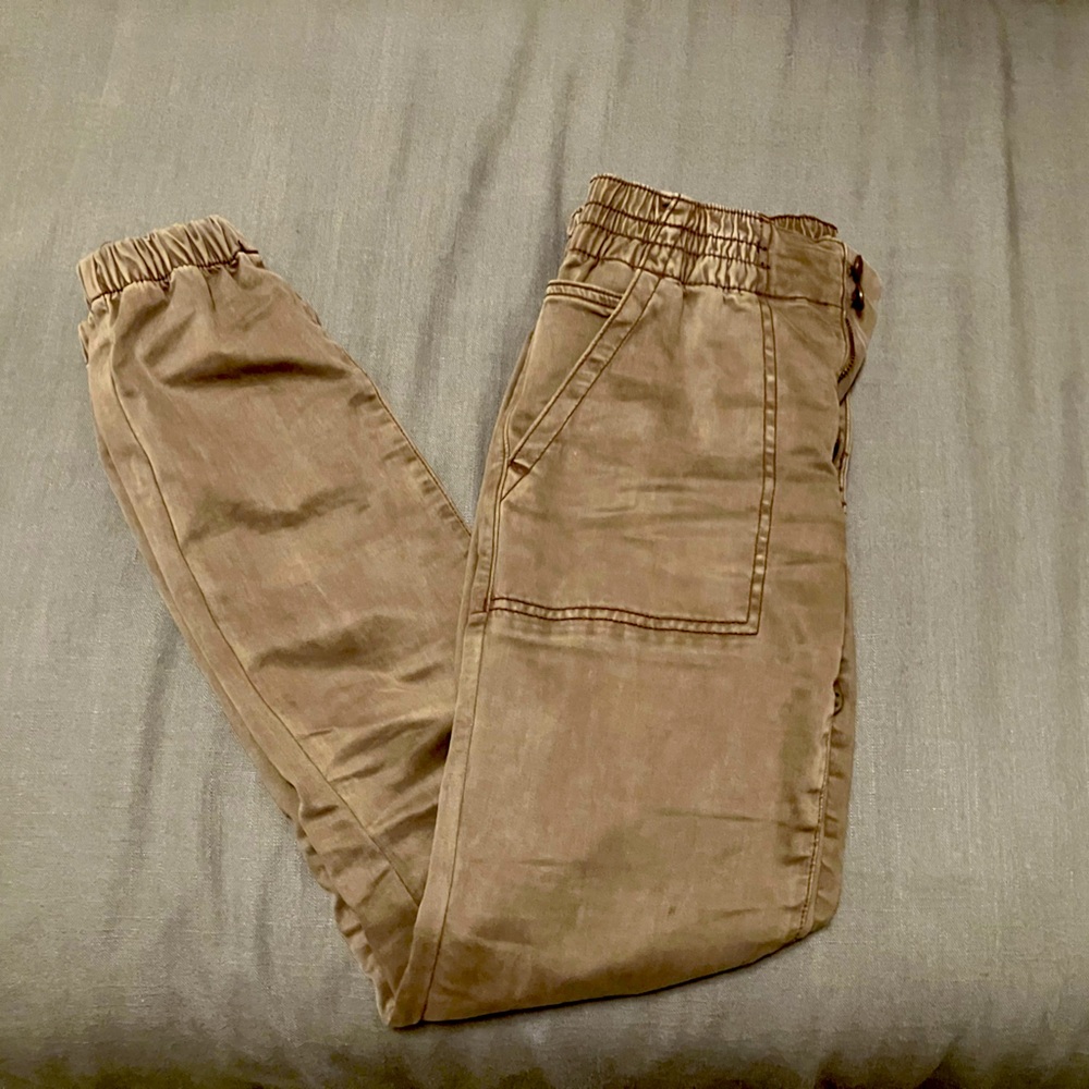 American Eagle Outfitters brown stretch cargo pants